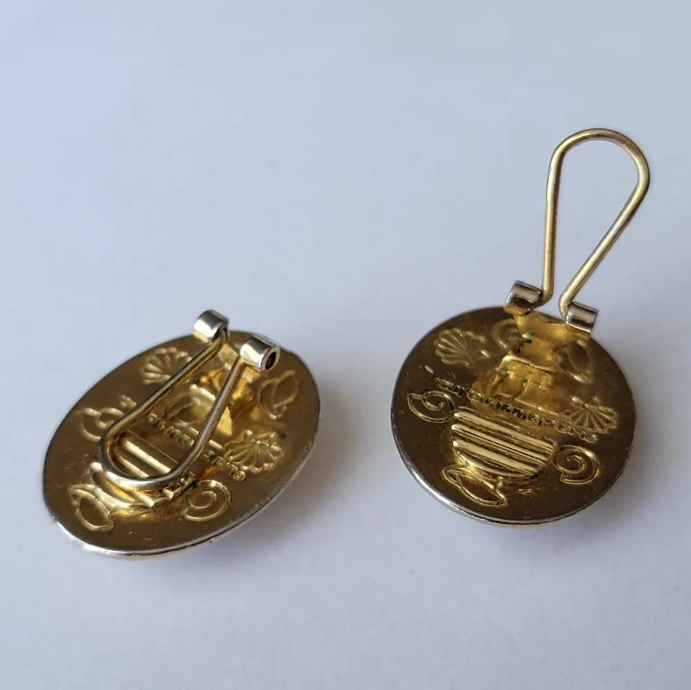 Vintage Liz Claiborne Clip On Earrings Pearl and Gold Tone Seashell Oval